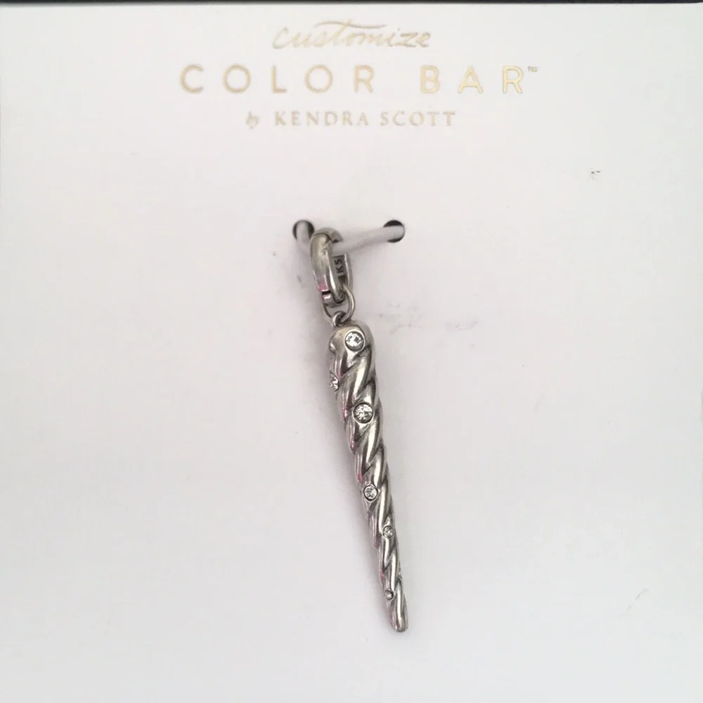 New Kendra Scott Double Link Bracelet with 3 Silver Tone Charm Accessories